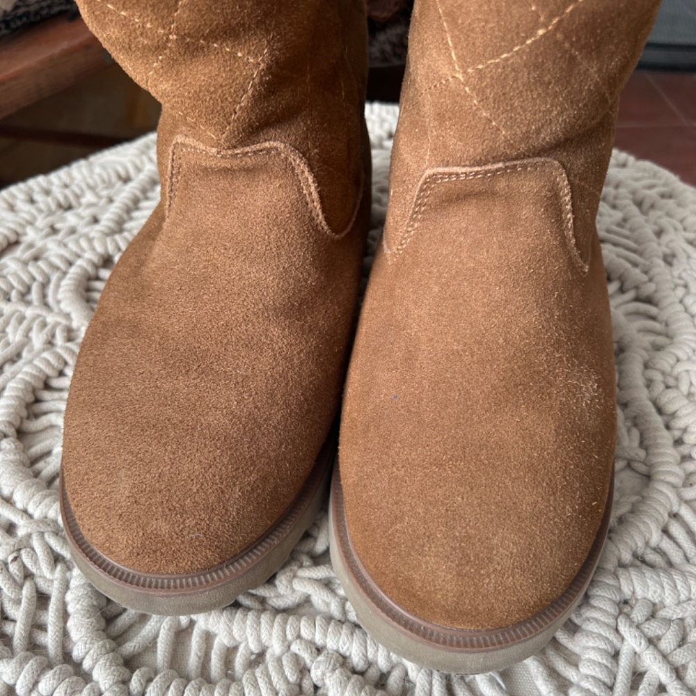 BearPaw quilted, tall  boots size 8 - Picture 4 of 14